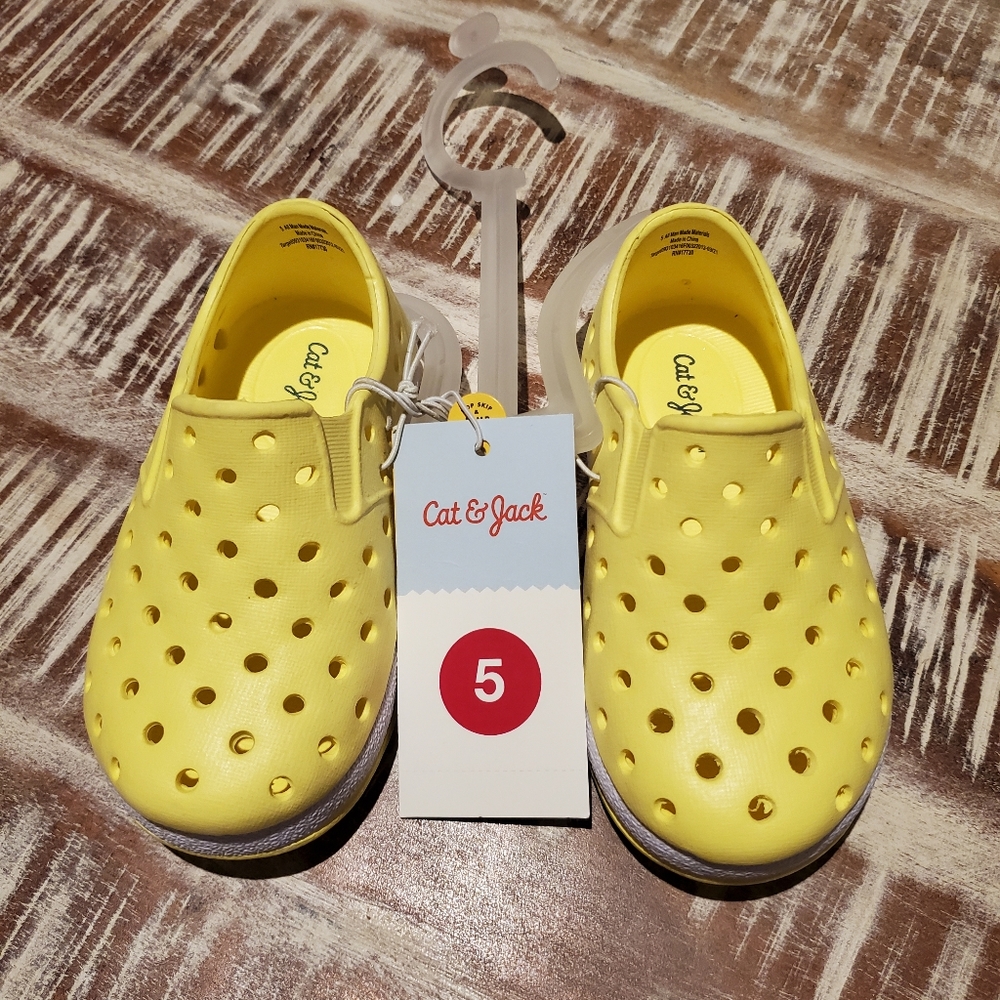NWT. Cat & Jack slip on shoes. Yellow, toddler size 5